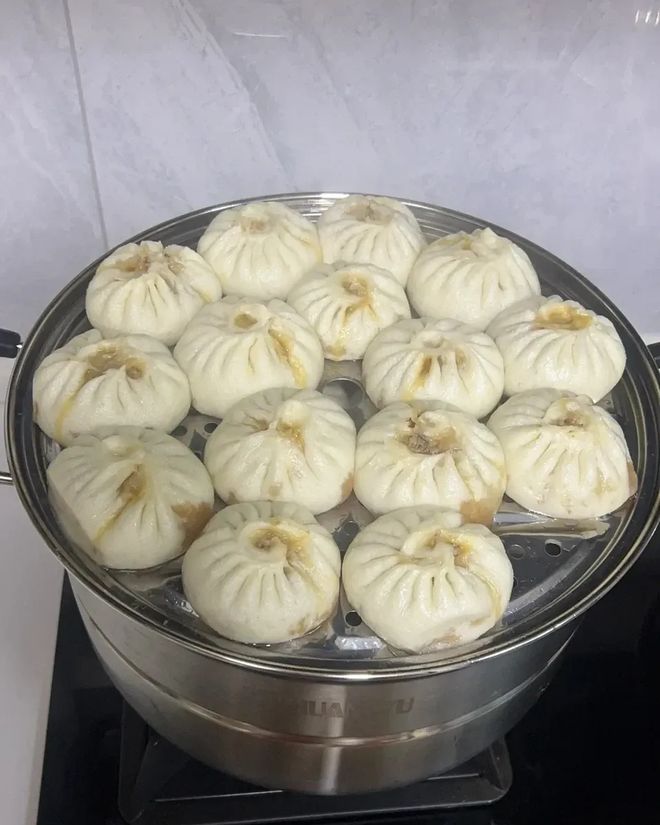 开水蒸还是冷水蒸看看正确的方法！尊龙凯时新版APP首页蒸包子是(图2)